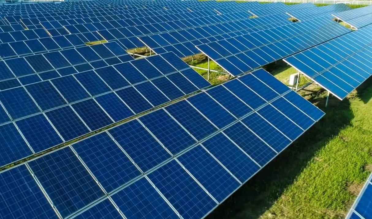 From Sunlight to Electricity: The Science of Solar Panels